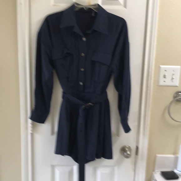 Vici long sleeve romper with front pockets and buttons. EUC - Picture 1 of 8